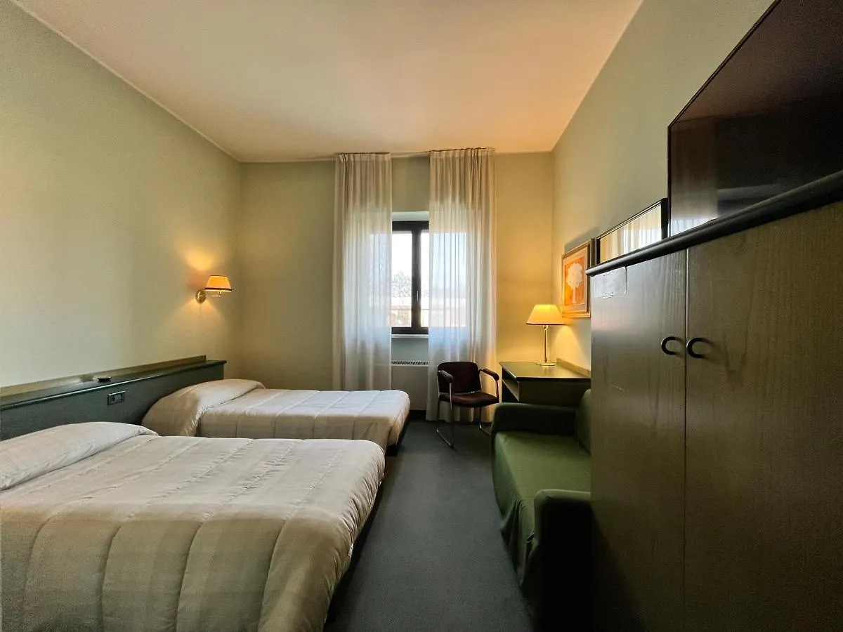 Hotel La Goletta Binasco 3*,