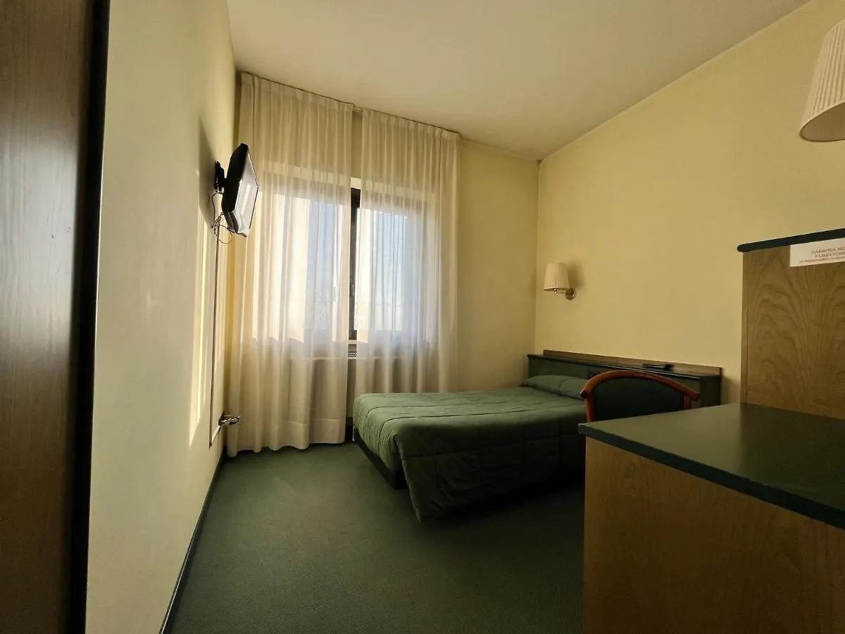 Hotel La Goletta Binasco 3*,