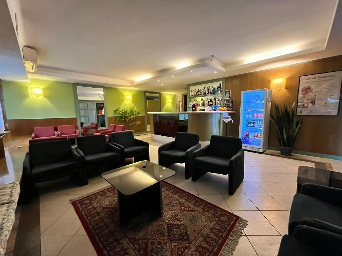Hotel La Goletta بيناسكو